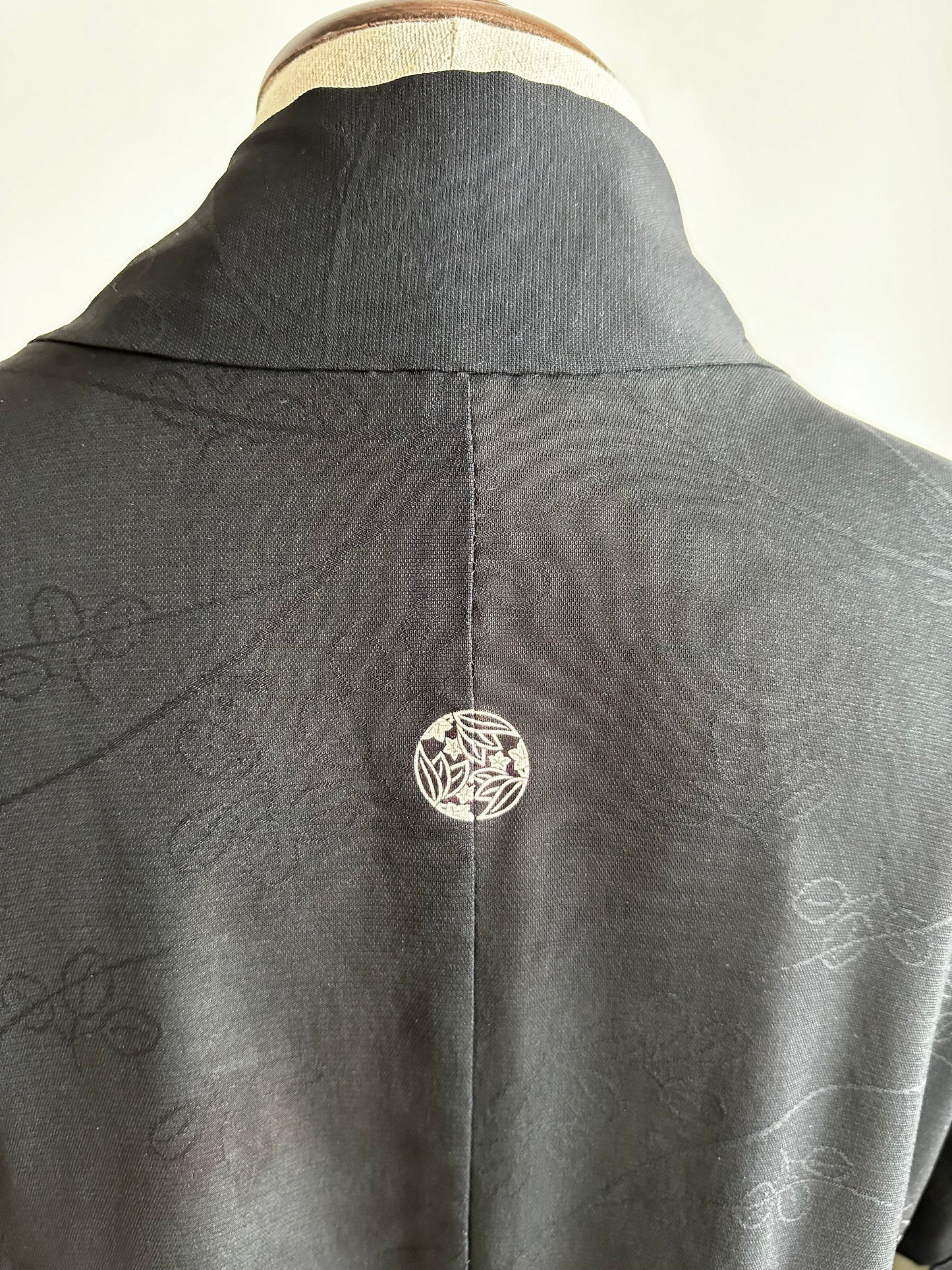 Cyclical nature of life, black, reversible